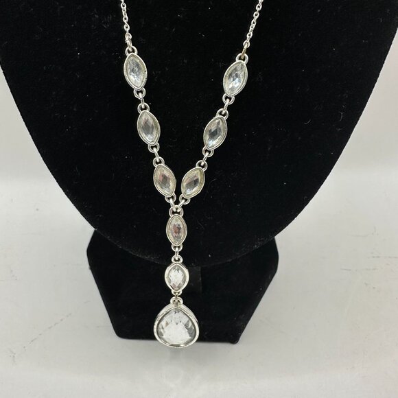 Silver Color Crystal Teardrop & Oval Pendant Necklace With Lobster Clasp Closure - Picture 2 of 6